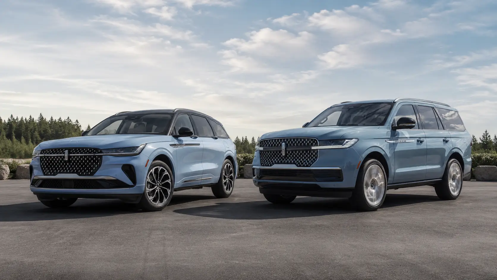 Lincoln Nautilus vs Lincoln Navigator comparison for shoppers in Fort McMurray